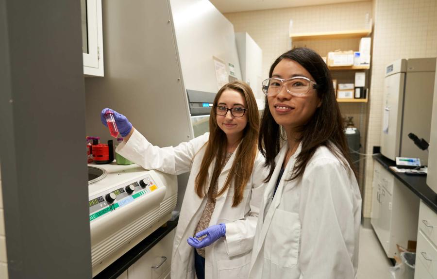 An image of Pamela Chang and Samantha Scott in the lab