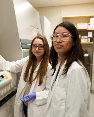An image of Pamela Chang and Samantha Scott in the lab